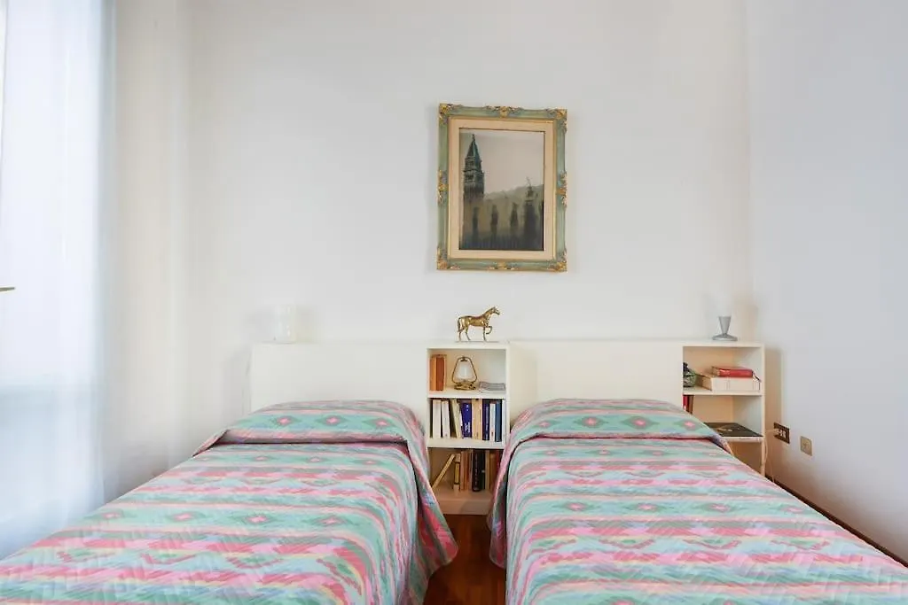 Ca' Del Pittore In Dorsoduro, Elegant Fine Arts District Venice Apartment